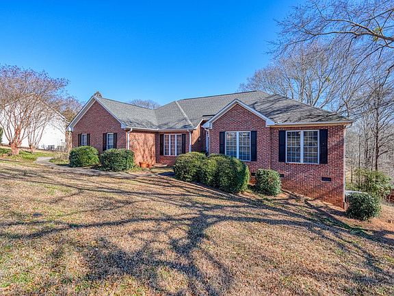 4th image of 227 Saddlebrook Dr