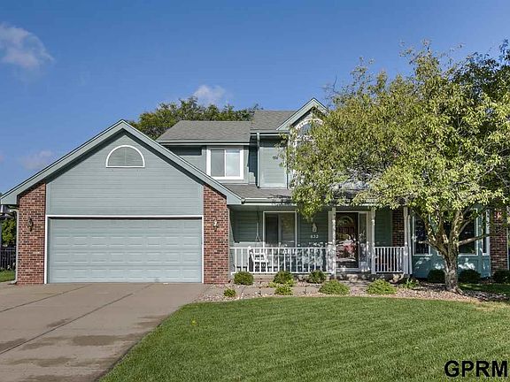 2nd image of 832 N 164th St