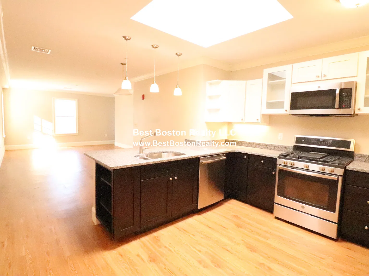 286 Main St — Photo 2