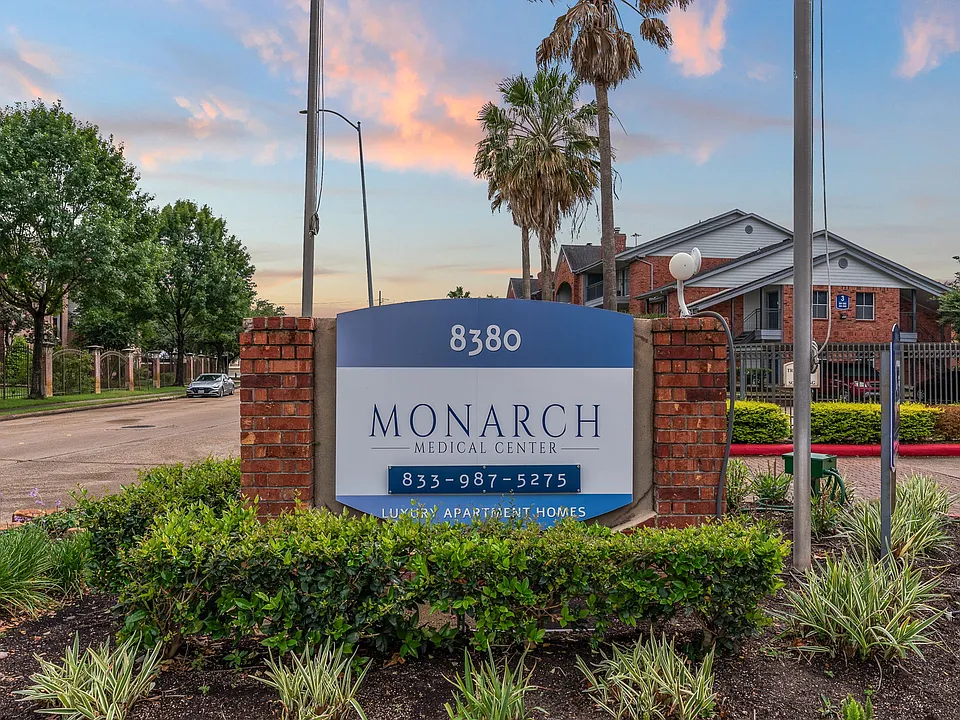 Monarch Medical Center