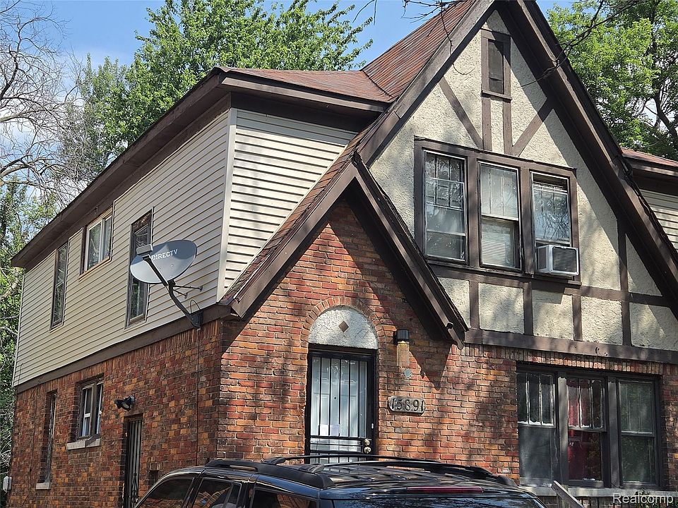 2nd image of 15891 Evanston St
