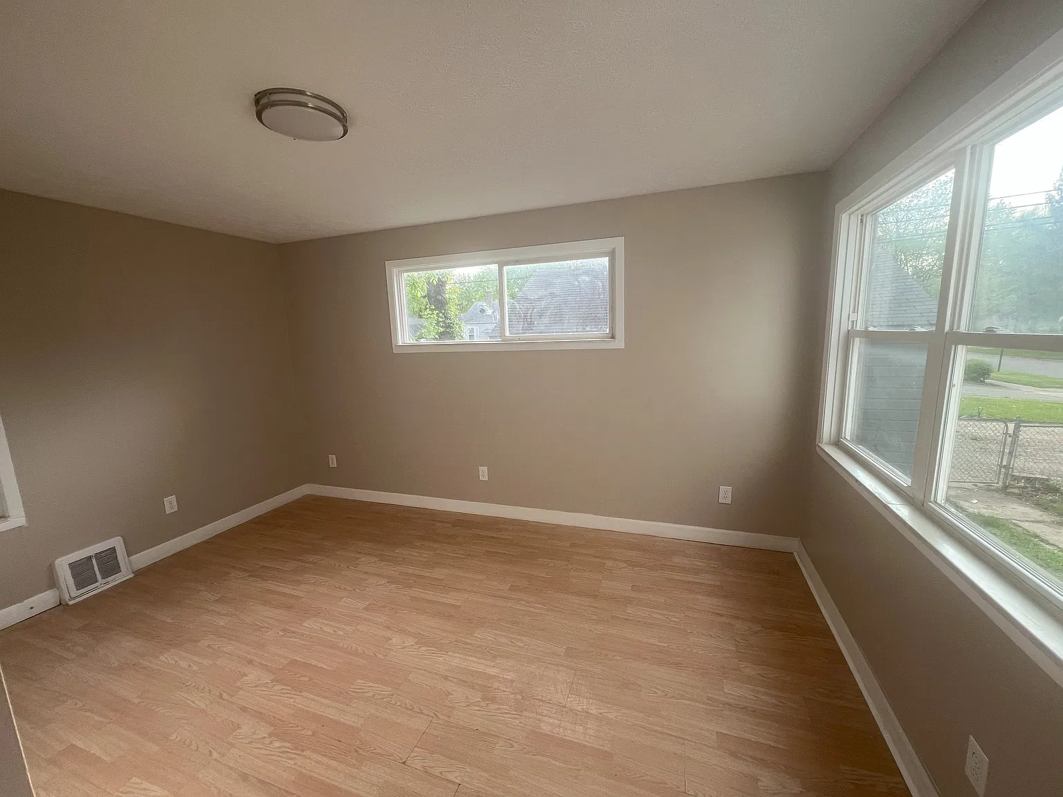4 bed, 1.5 bath, 1490 sqft, $1,750 — Photo 4