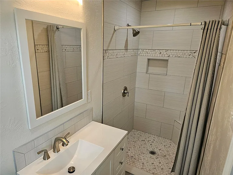 115 Holly Dr — Photo 10