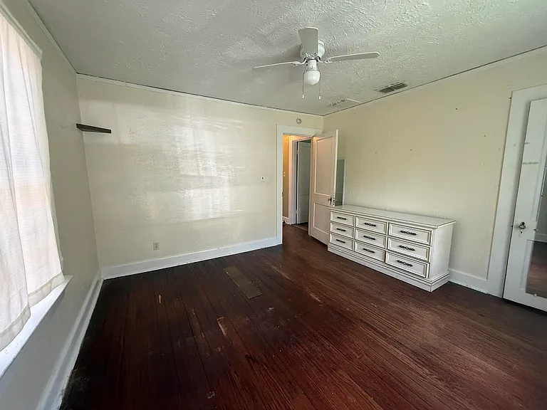 846 W Brevard St — Photo 4