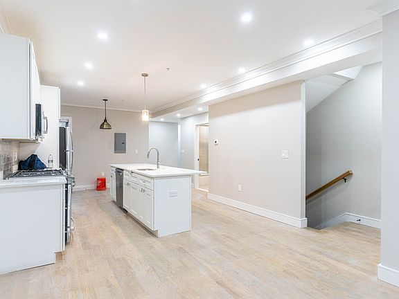 5th image of 150 Trenton St #1