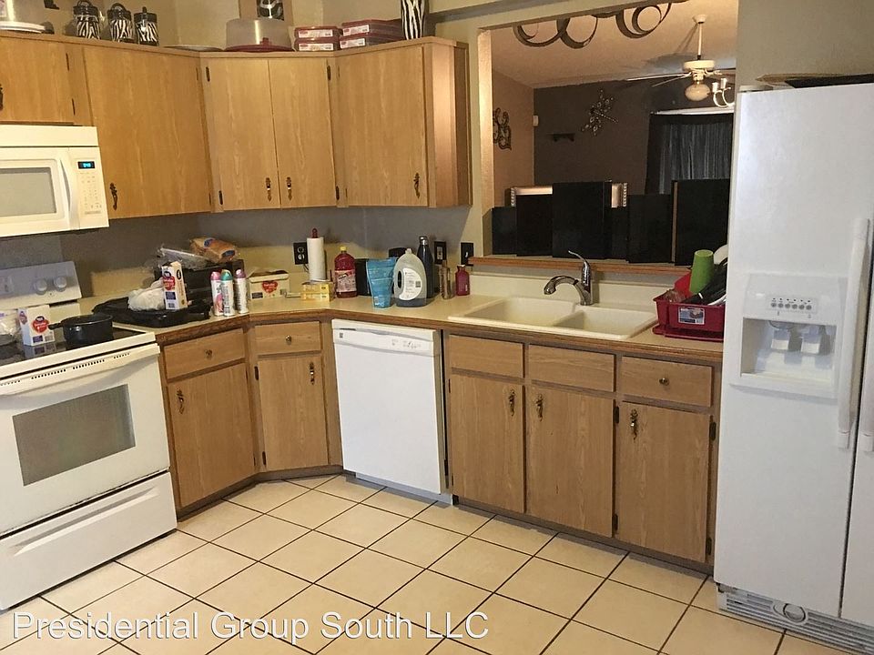 2nd image of 2807 Sunset Ridge St