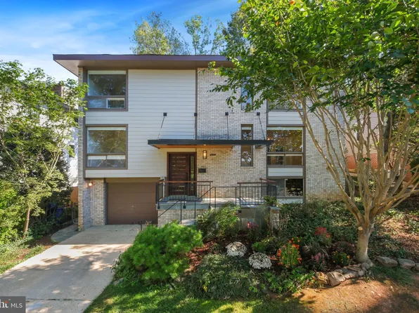 6809 Barr Rd, Bethesda, MD 20816