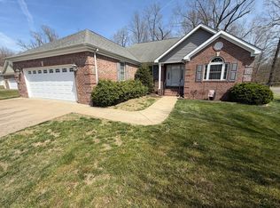 2 Dove Ln, Metropolis, IL 62960