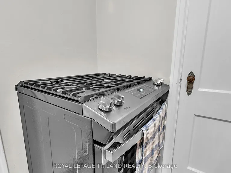 111 Dundas St #1 — Photo 8