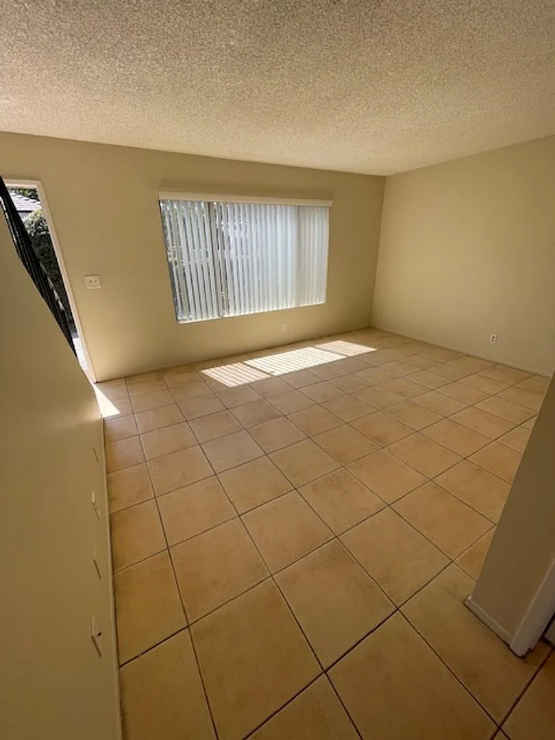 2 Bedroom 1.5 Bath Attached unit available — Photo 3
