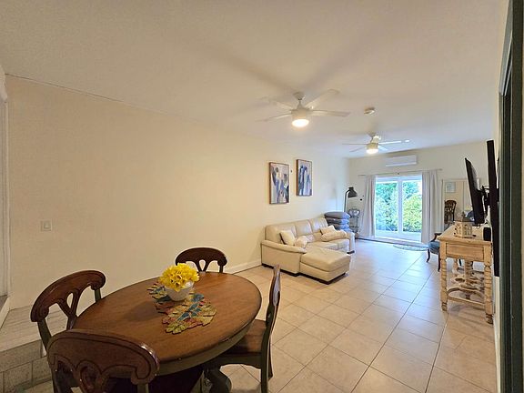 3rd image of 667 Quincy Ave #1B