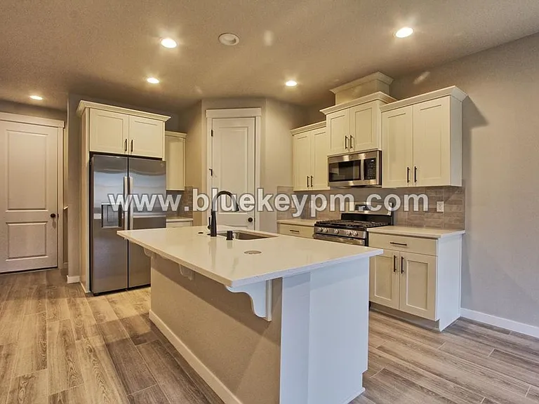 18511 NE 44th Ave — Photo 3