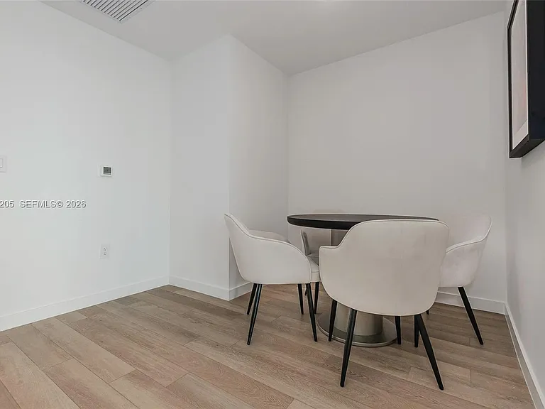 20 NE 11th St #4901 — Photo 23