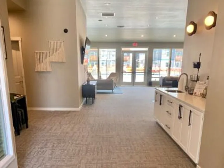 Eagle Pointe Apartments- Resort-Style Living in Albany — Photo 8