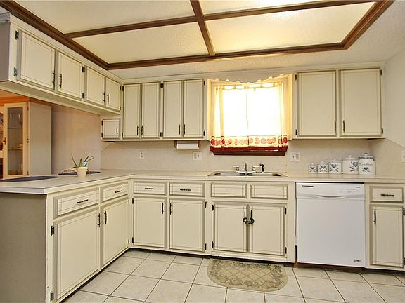 3rd image of 936 W Dorchester Way