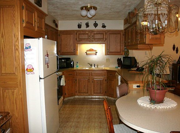 4th image of 2366 Henryanna Ave