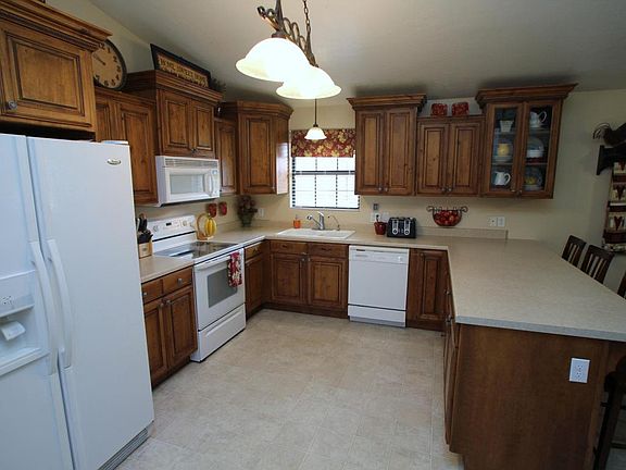 3rd image of 1222 E Chokeberry Dr