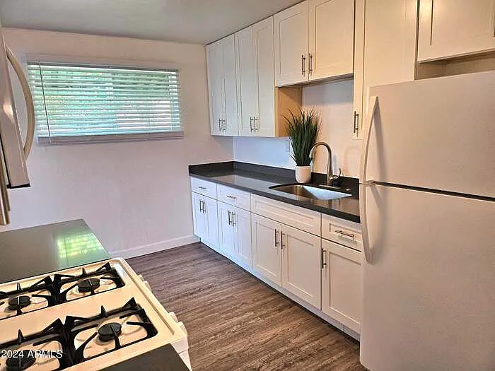 9238 N 7th Ave #5 — Photo 3