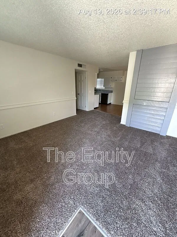 2 bed, 1.0 bath, $1,050 — Photo 2