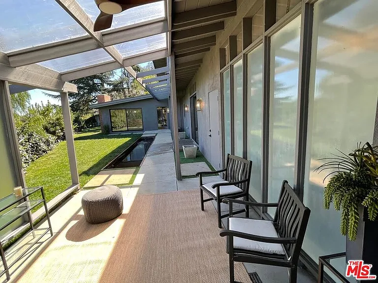 15434 Mulholland Dr — Photo 5