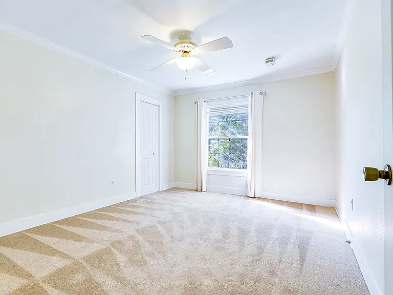 1119 Kenwood Dr — Photo 17