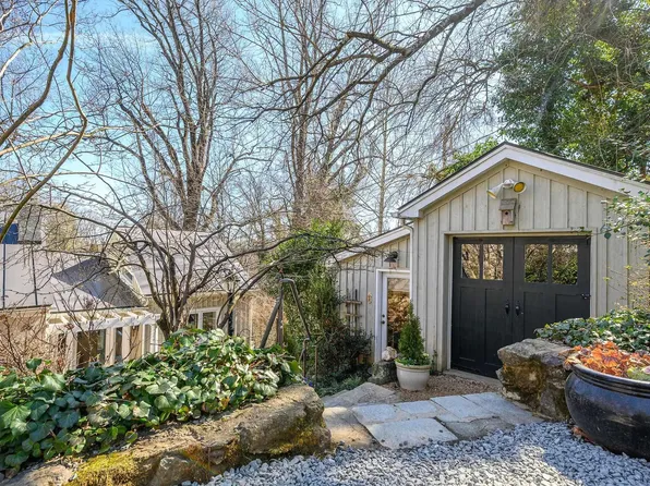 1004 Rugby Rd, Charlottesville, VA 22903