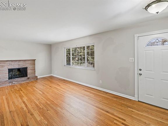 5th image of 2208 Warwick Ln