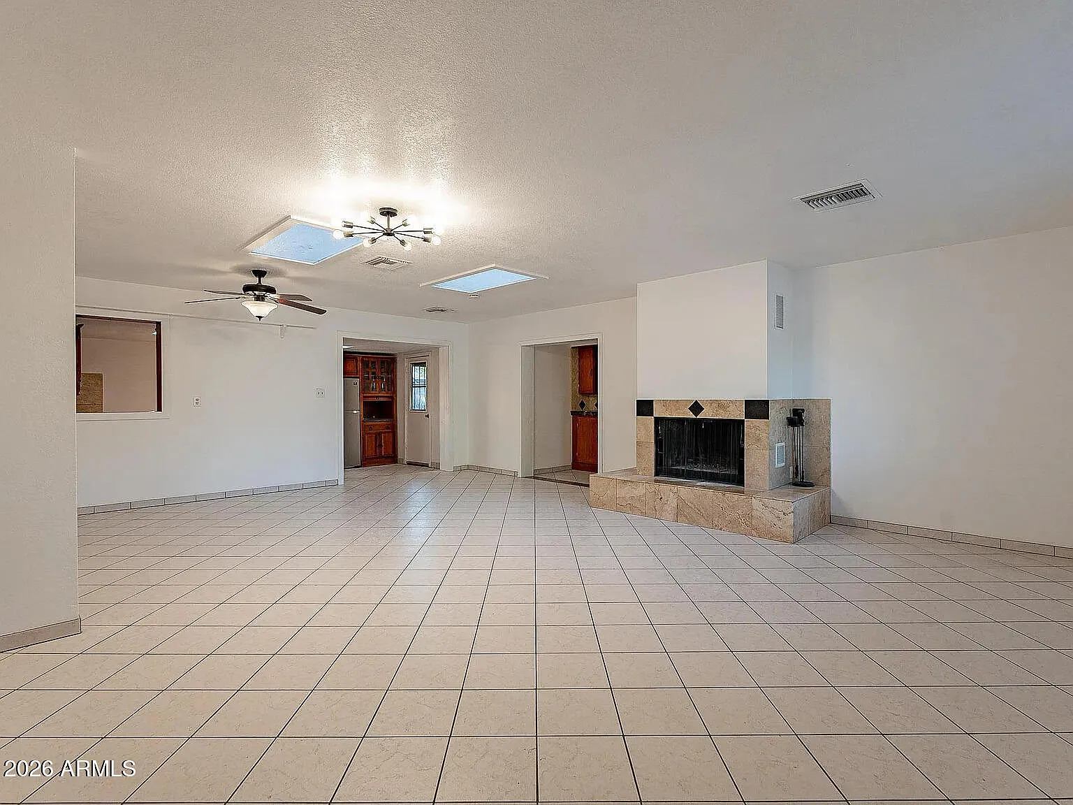 3 bed, 2.0 bath, 1790 sqft, $1,950 — Photo 3