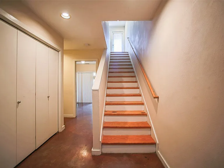 6913 Yellowstone Way Dr — Photo 5