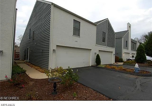 Townhouse in a nice neighborhood