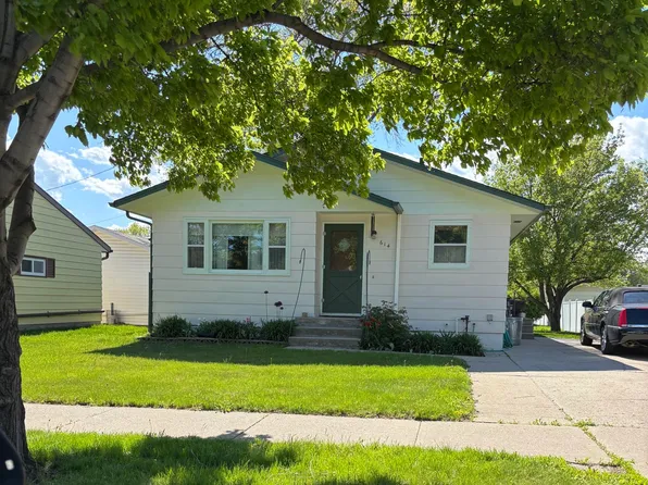 614 S 12th St, Bismarck, ND 58504