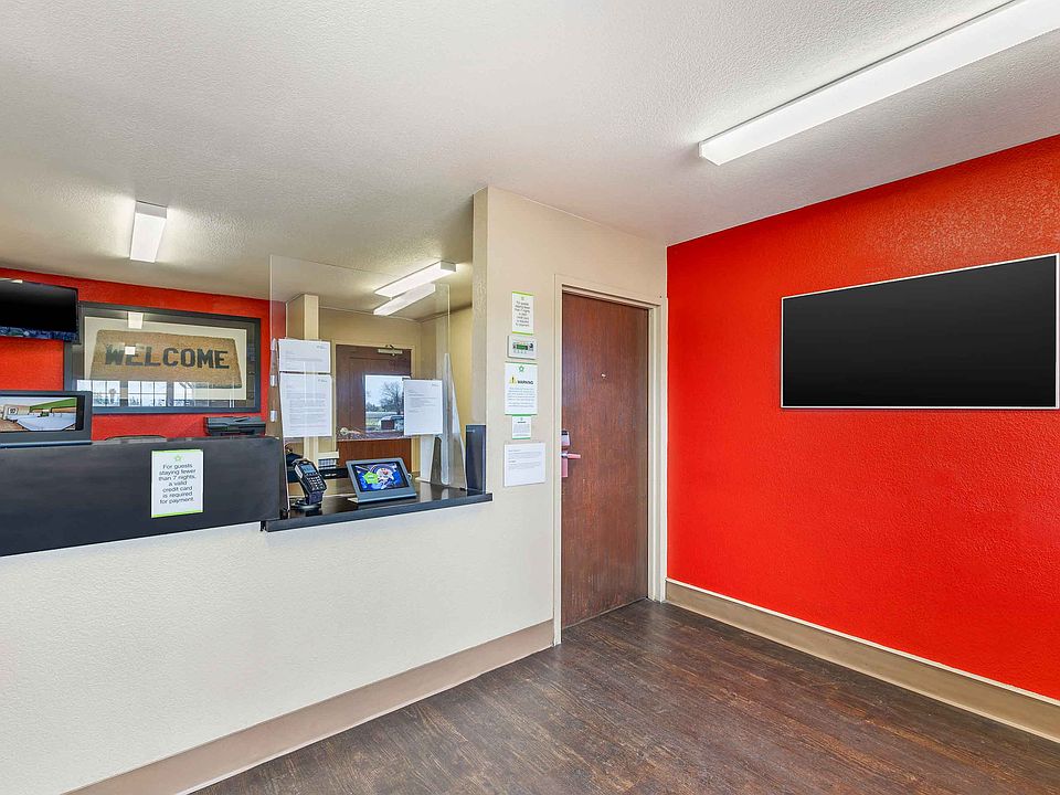 Lobby and Guest Check-in
