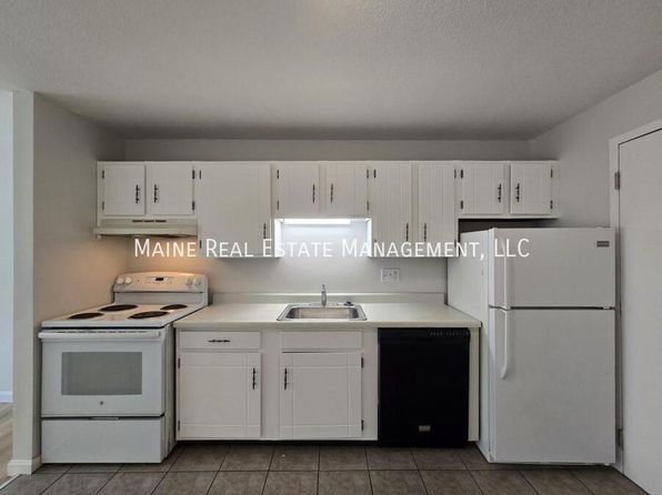 10 Tall Pines Dr APT 23, Lewiston, ME 04240