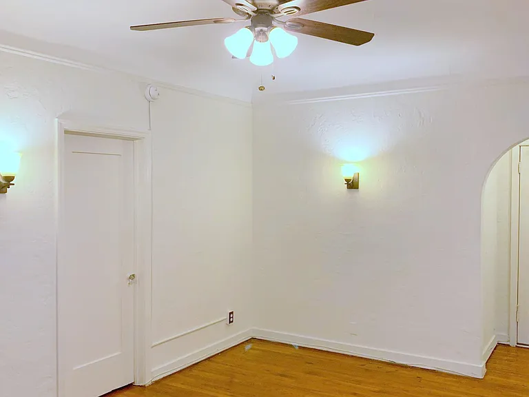 654 S Detroit St #306 — Photo 9