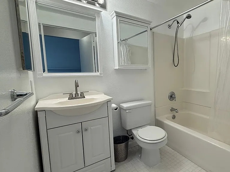 2905 Montrose Ave #416 — Photo 5