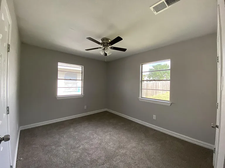 1124 F Ave — Photo 11