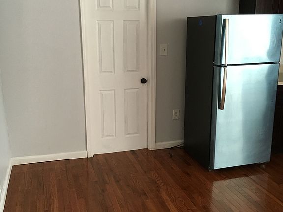 4th image of 10816 Avenue N