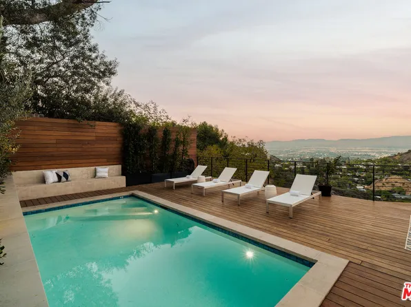 8620 Skyline Dr, Los Angeles, CA 90046