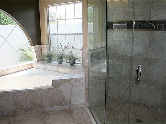 4th image of 1462 Royal Cir
