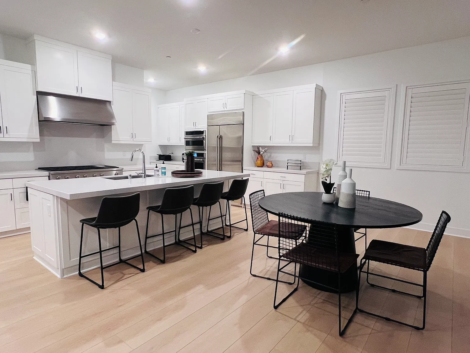 1221 Jurupa Dr — Photo 1