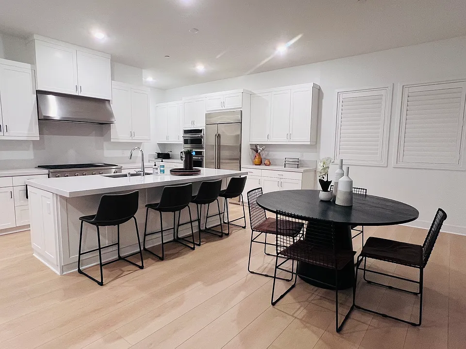 1221 Jurupa Dr