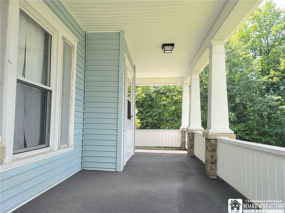 3rd image of 62 Camp St