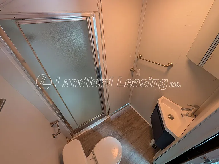 566 Jackson St — Photo 13