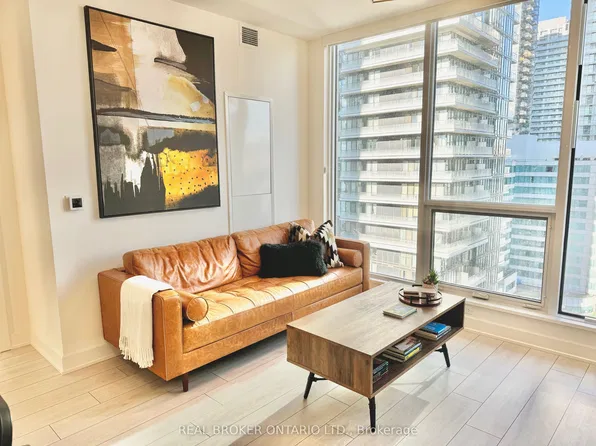 15 Mercer St #1913, Toronto, ON M5V 0T8