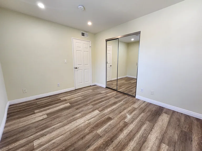 420 Riverdale Dr #11 — Photo 12
