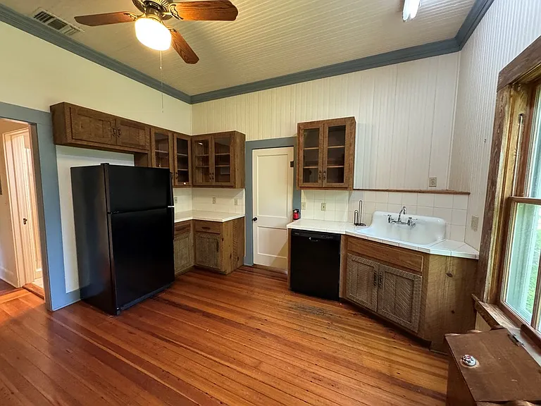 509 W Creek St — Photo 15