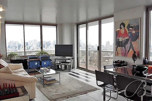 Sold by Bellmarc Realty | media 1