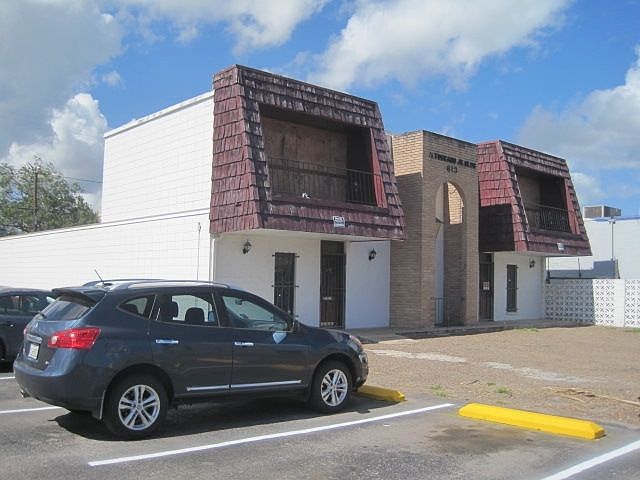 1st image of 613 E Harrison Ave