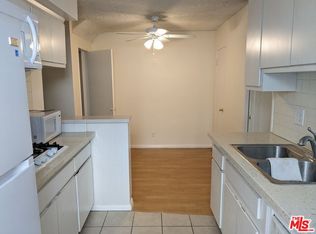 633 N Sweetzer Ave APT 4, West Hollywood, CA 90048