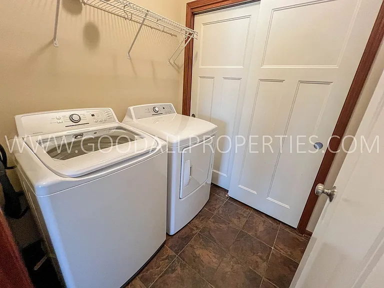 1211 NE Windsor Dr #105 — Photo 12